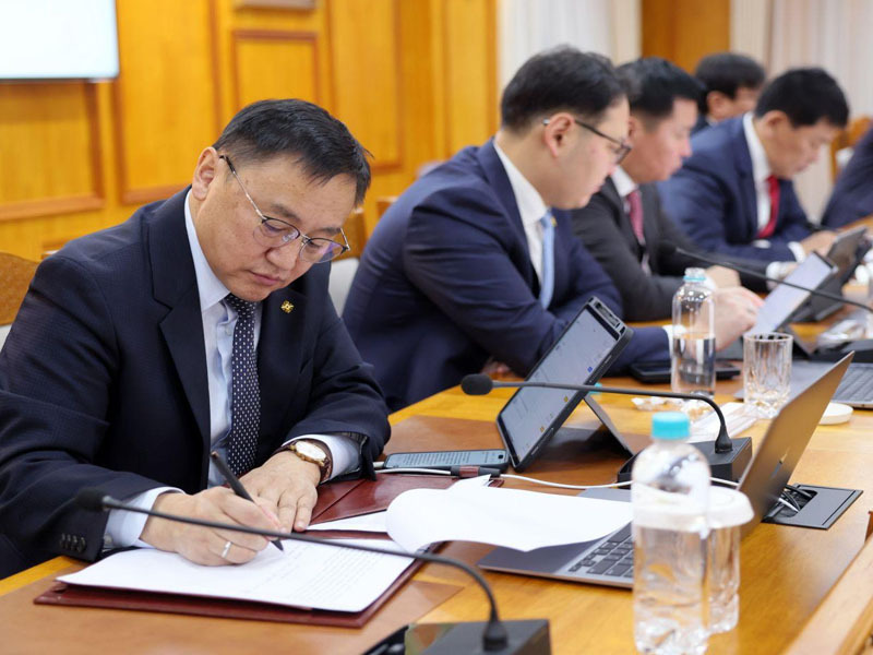 Эмч, ажилчдын илүү цагийн хөлс, урвалж оношлуурын зардалд Засгийн газрын нөөц сангаас нэг тэрбум 400 сая төгрөг гаргана